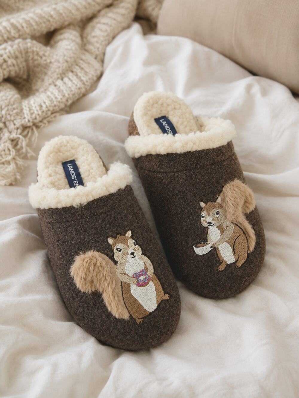Lands' End SZ 6 Women's Sherpa Lined Clog House Slippers Squirrels